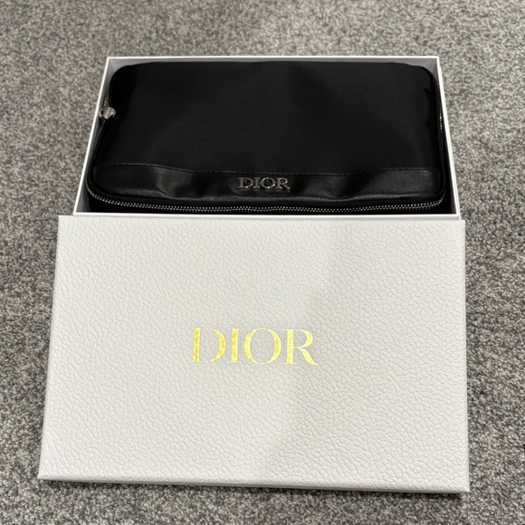 Dior Makeup Brush and Bag Set - Picture 3 of 3